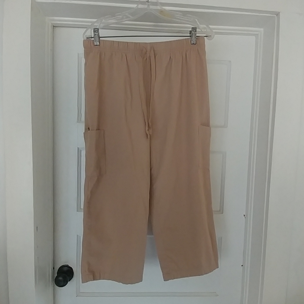 Basic Editions - Capris